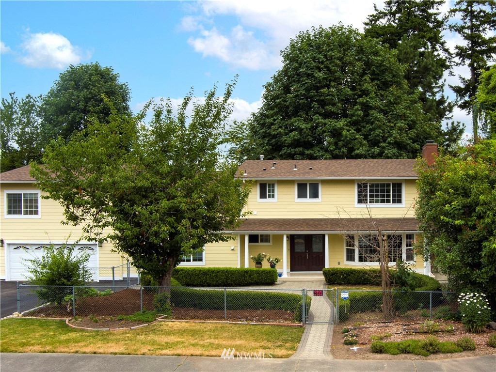 956 Field Avenue Northeast Renton, WA 98059 - Photo 3 of 34