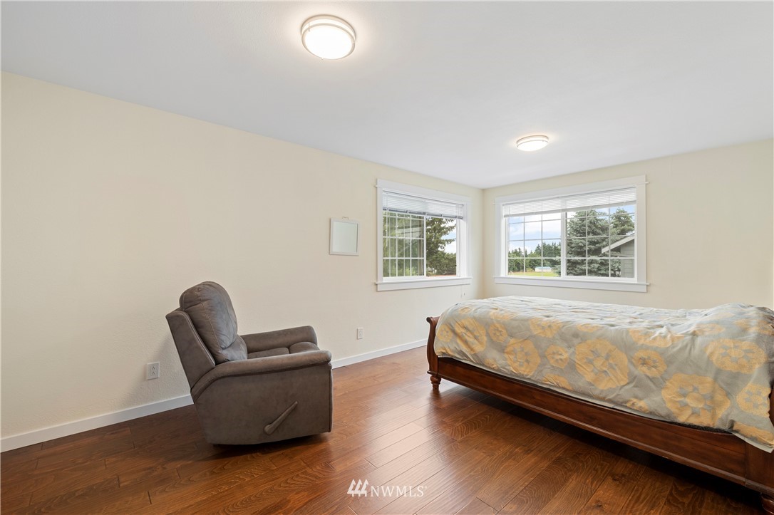 956 Field Avenue Northeast Renton, WA 98059 - Photo 22 of 34