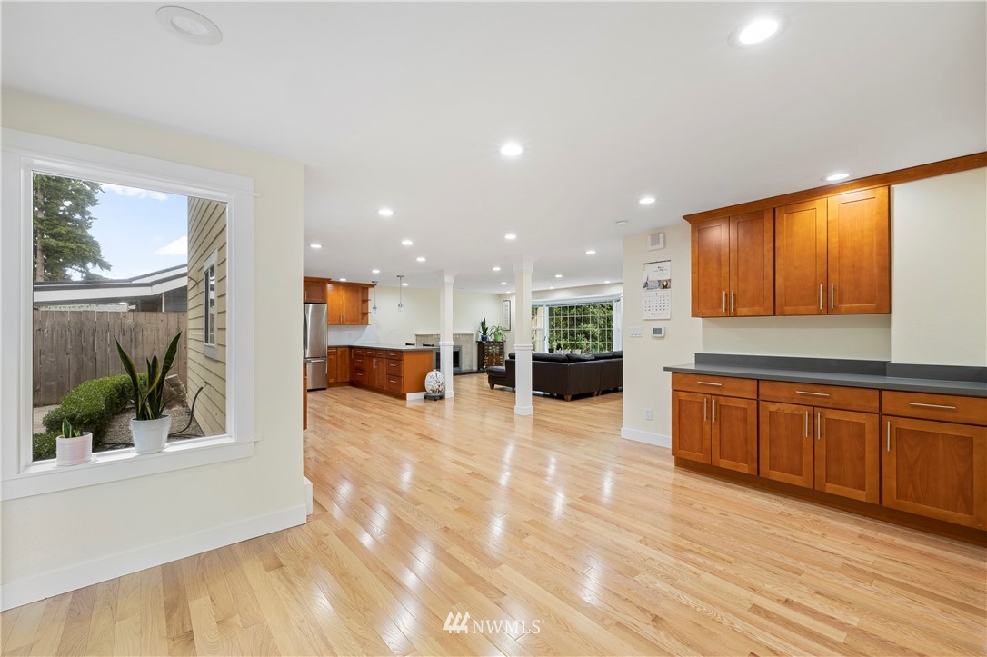 956 Field Avenue Northeast Renton, WA 98059 - Photo 8 of 34