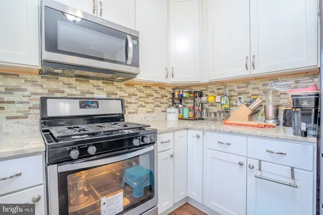 $549,900 | 17 Cambridge Road, Kendall Park, NJ 08824