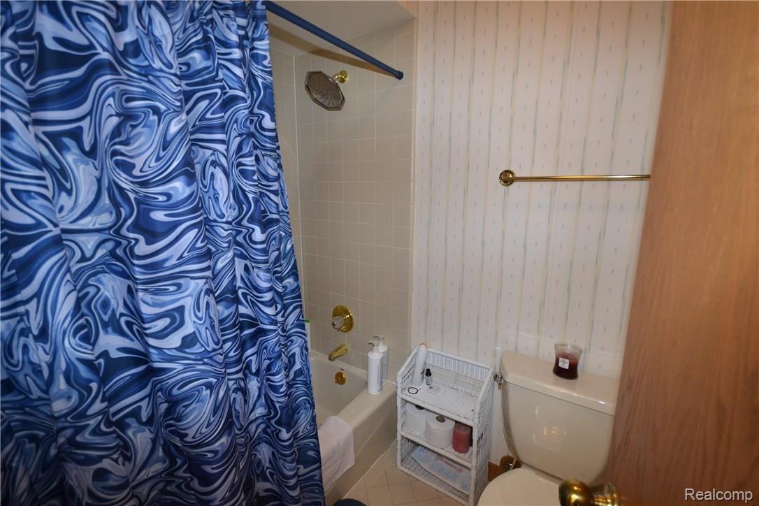 3916 South Michael Road Ann Arbor, MI 48103 - Photo 42 of 61 6 Bedroom 21.JPG