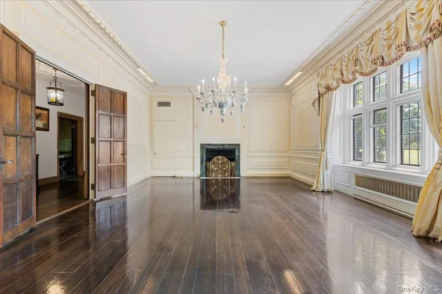 a view of livingroom with furniture and wooden floor
