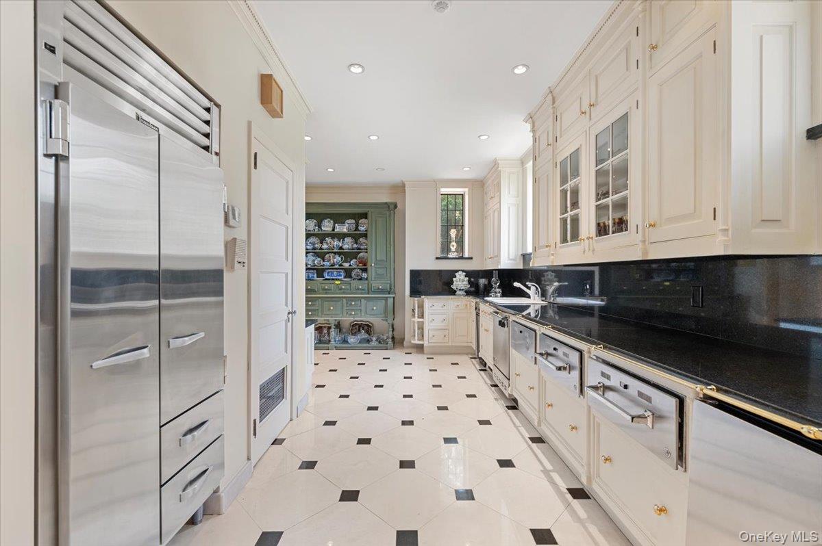 127 Horseshoe Road Mill Neck, NY 11765 - Photo 24 of 48 a kitchen with granite countertop a refrigerator and a sink