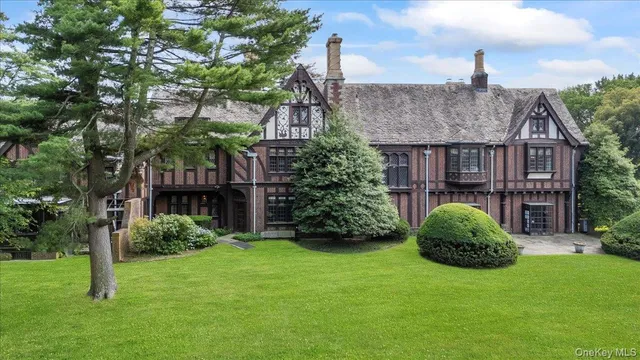 $6,895,000 | 127 Horseshoe Road, Mill Neck, NY 11765
