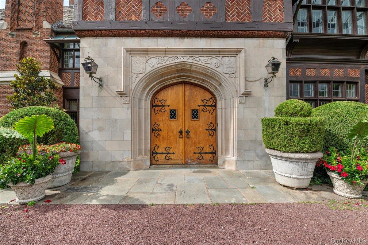 127 Horseshoe Road Mill Neck, NY 11765 - Photo 6 of 48 a front view of a house with entryway