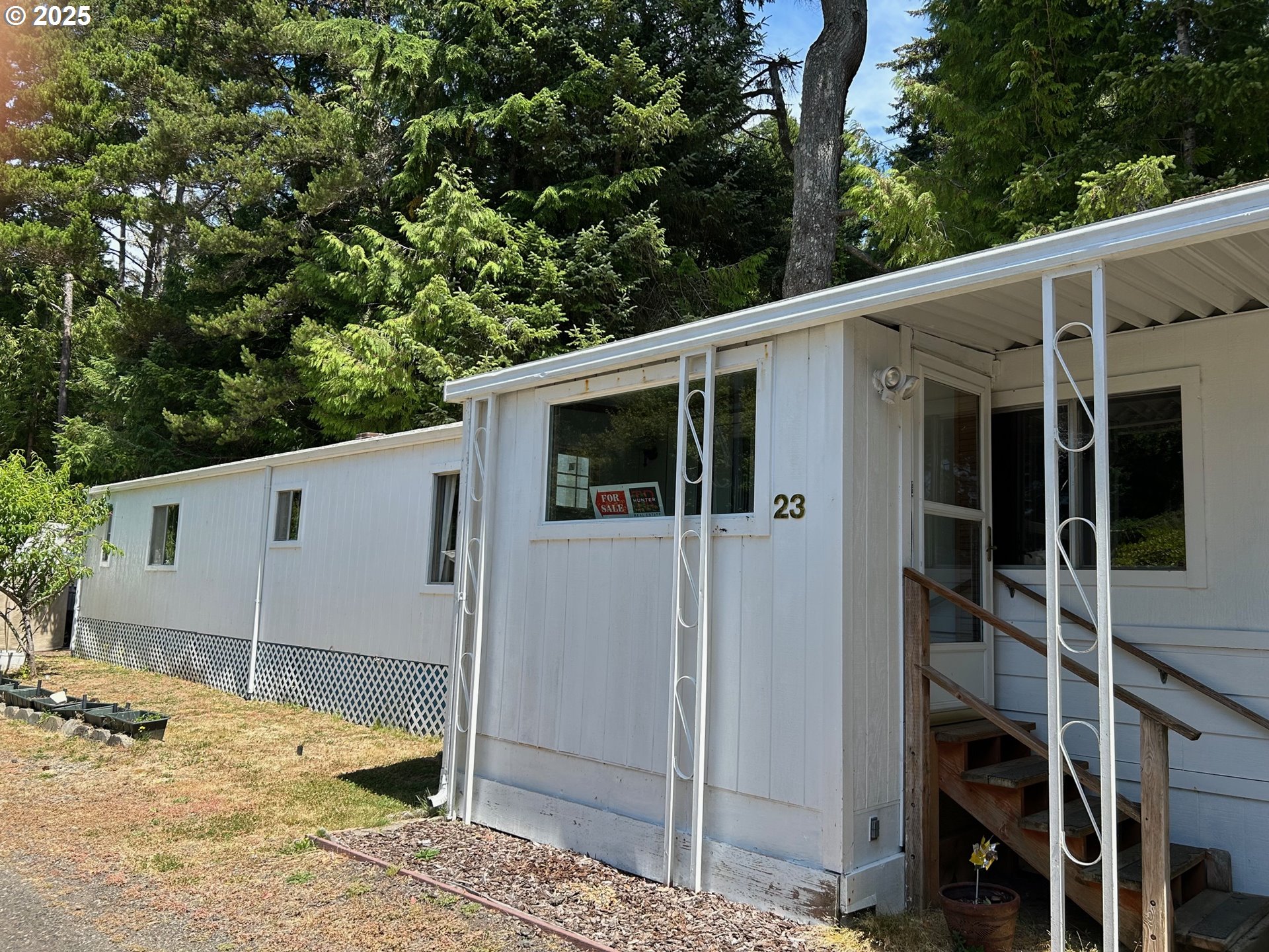89510 Highway 101, Unit 23 Florence, OR 97439 - Photo 18 of 28 a view of a porch