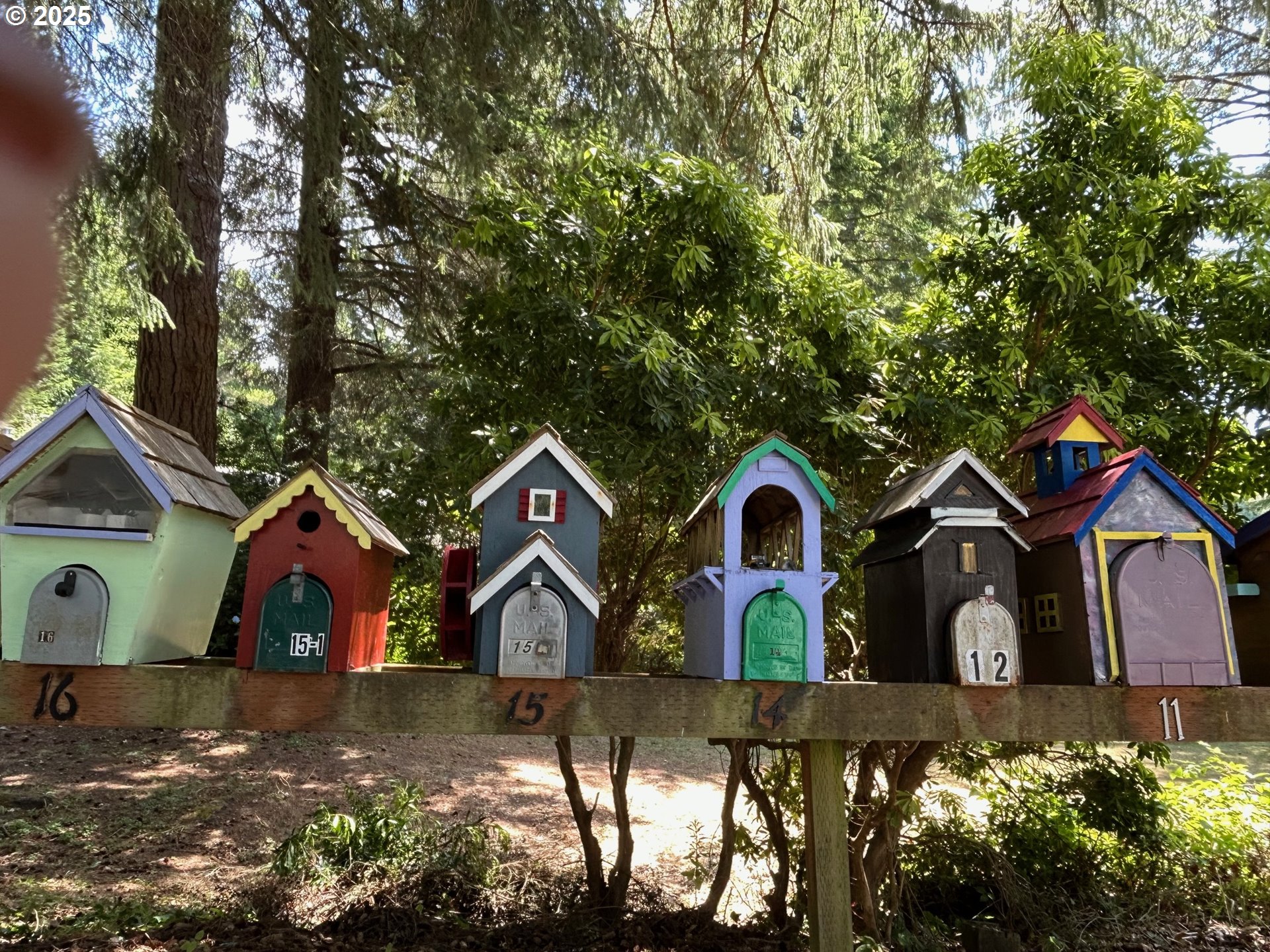 89510 Highway 101, Unit 23 Florence, OR 97439 - Photo 26 of 28 a front view of a house with garden