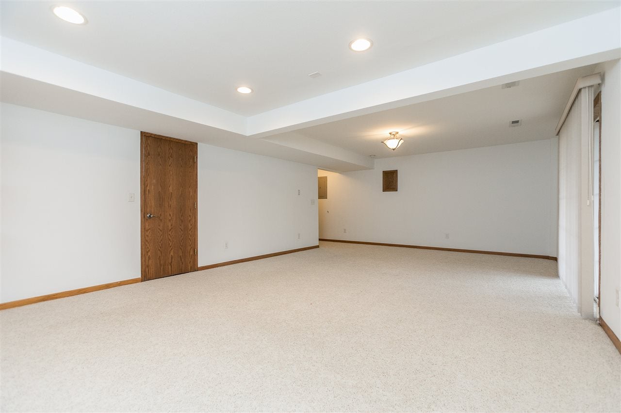 2267 Holiday Road Coralville, IA 52241 - Photo 23 of 31 Gallery Image 23