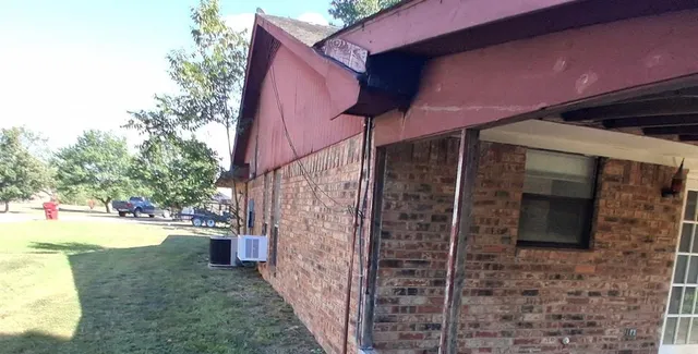 a view of a pathway along the building