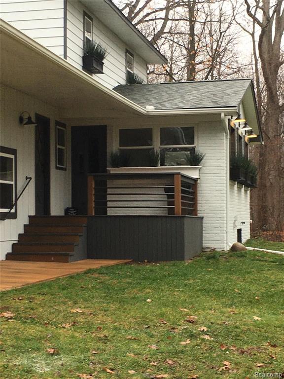 10120 Coldwater Road Flushing, MI 48433 - Photo 2 of 26