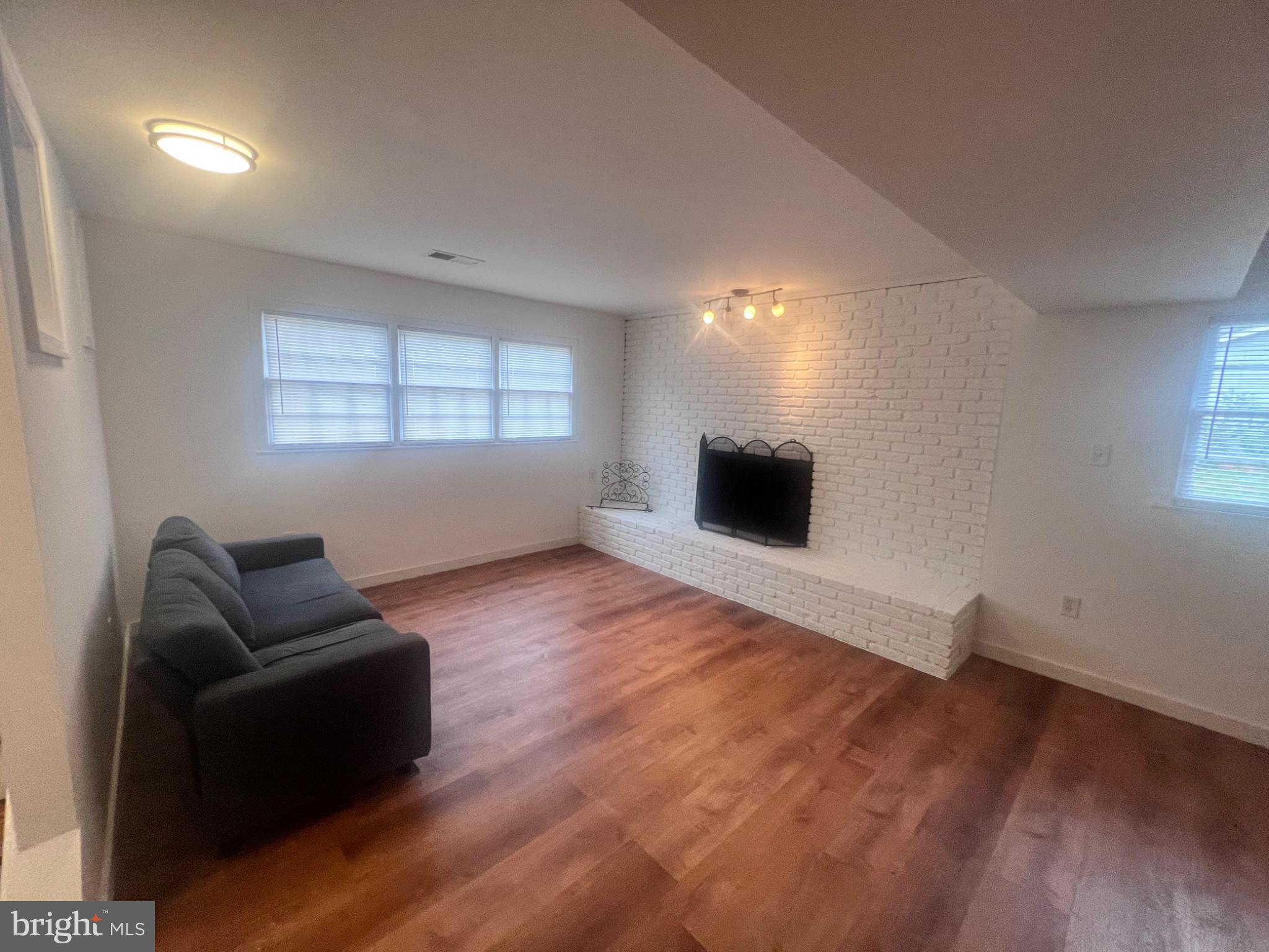 13235 Sturbridge Road Woodbridge, VA 22192 - Photo 10 of 53 Bright and airy living space.