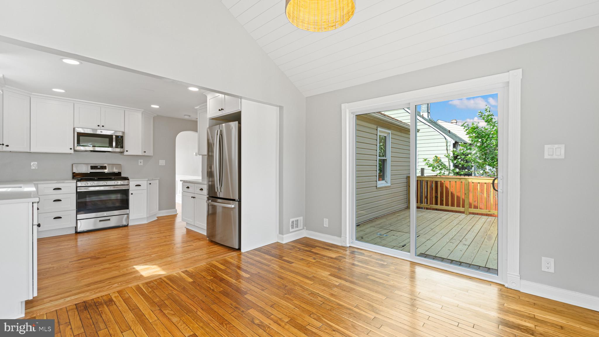 5713 Moore Street Brooklyn, MD 21225 - Photo 21 of 31 Breakfast/Sun Room