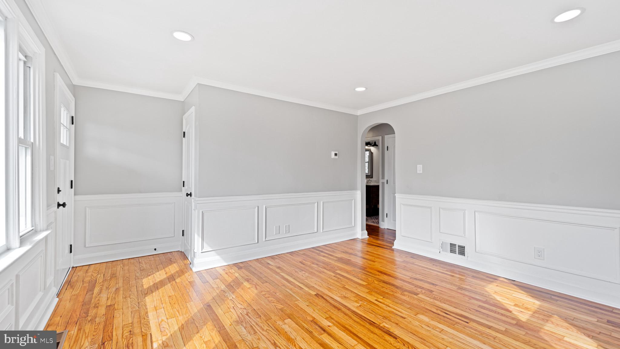 5713 Moore Street Brooklyn, MD 21225 - Photo 24 of 31 Living Room
