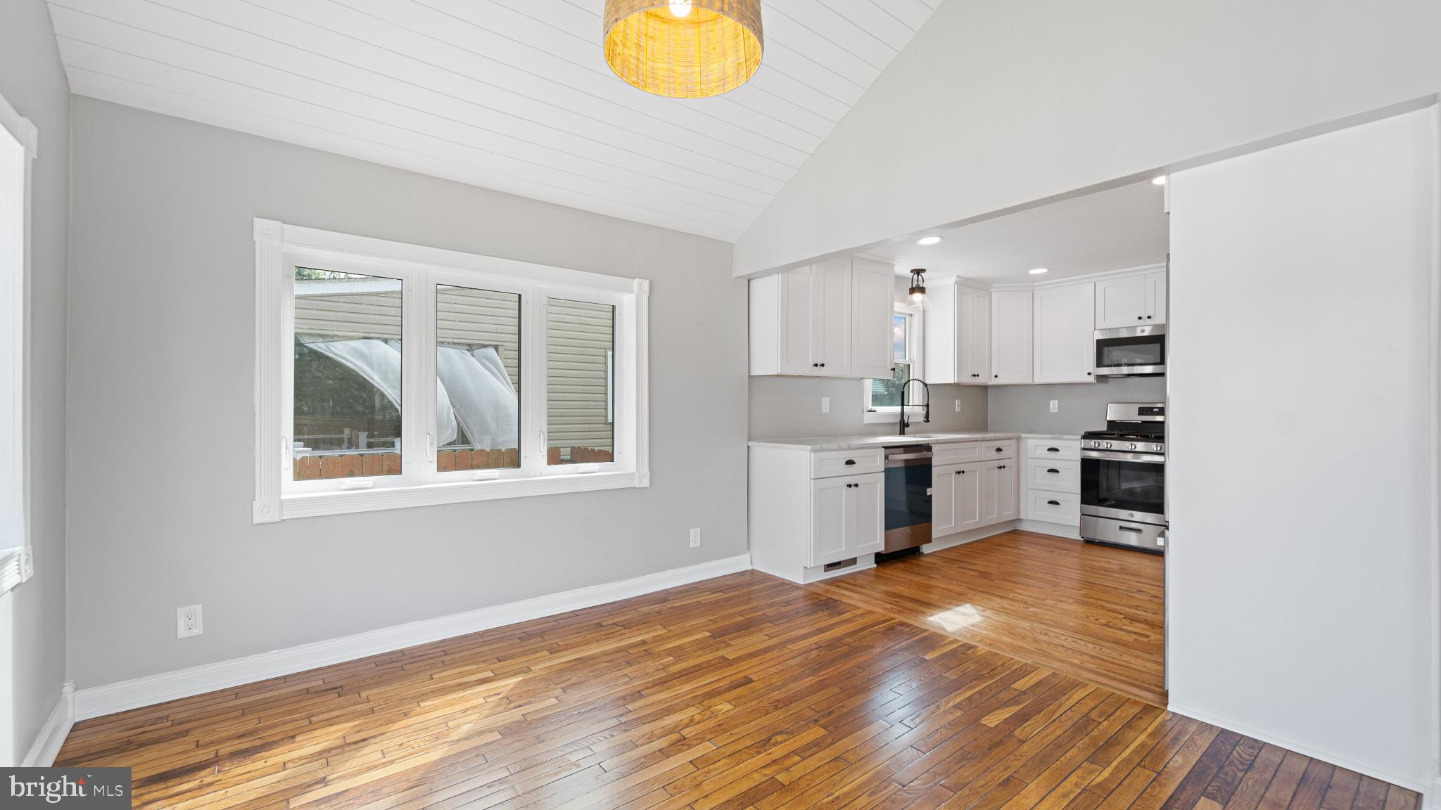 5713 Moore Street Brooklyn, MD 21225 - Photo 8 of 31 Breakfast/Sun Room