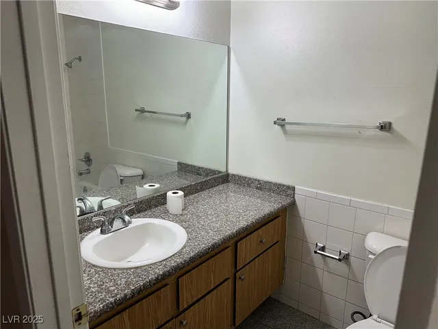 $1,800 | 6841 Arroyo Avenue, Las Vegas, NV 89103