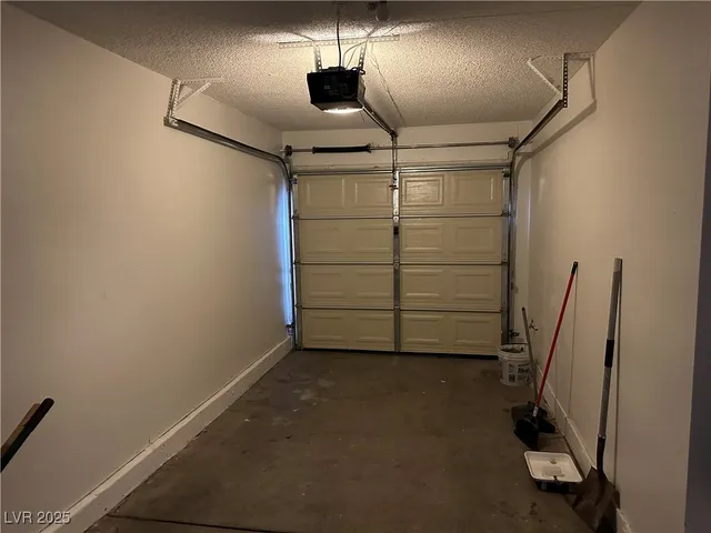 $1,800 | 6841 Arroyo Avenue, Las Vegas, NV 89103