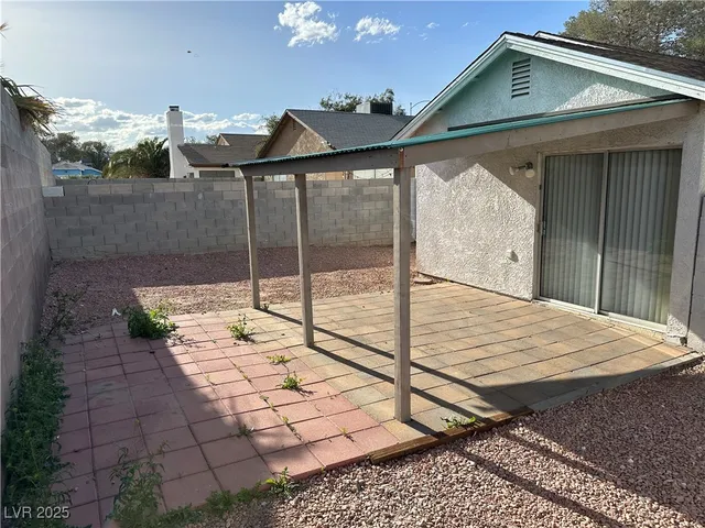 $1,800 | 6841 Arroyo Avenue, Las Vegas, NV 89103