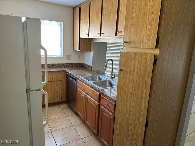 $1,800 | 6841 Arroyo Avenue, Las Vegas, NV 89103