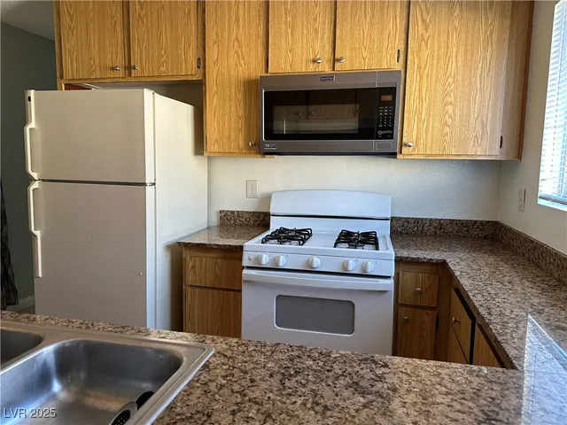 $1,800 | 6841 Arroyo Avenue, Las Vegas, NV 89103