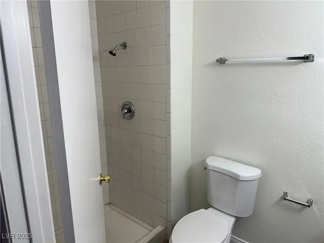 $1,800 | 6841 Arroyo Avenue, Las Vegas, NV 89103