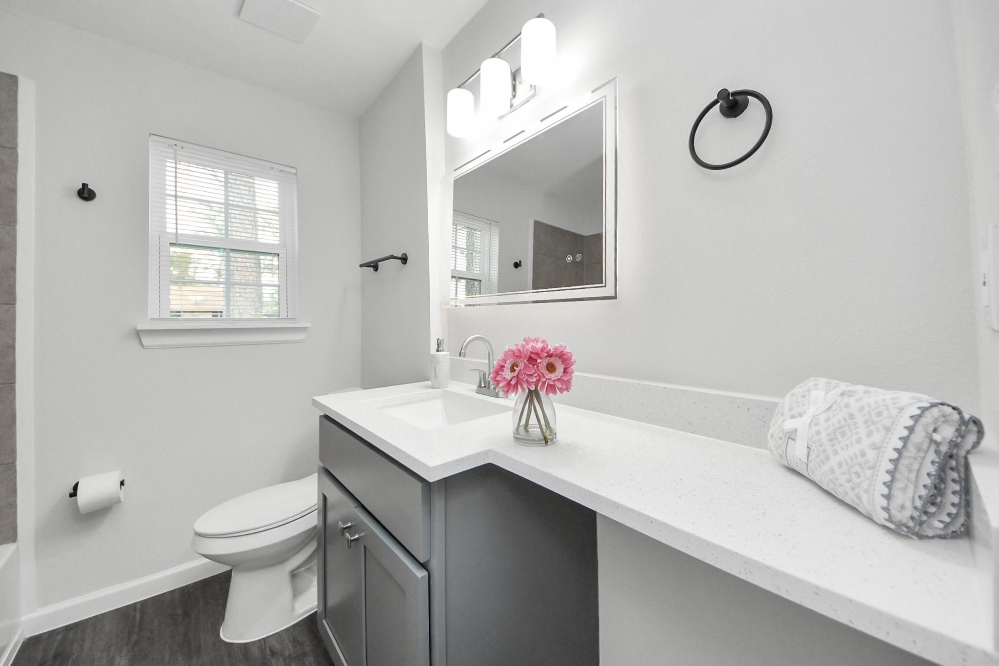 6511 Mohawk Street Houston, TX 77016 - Photo 25 of 32 Bathroom #2
