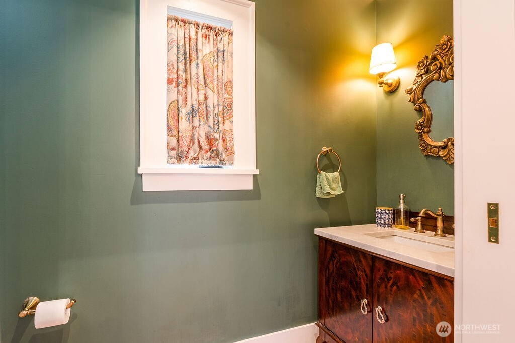 106 Northeast 46th Street Seattle, WA 98105 - Photo 13 of 31