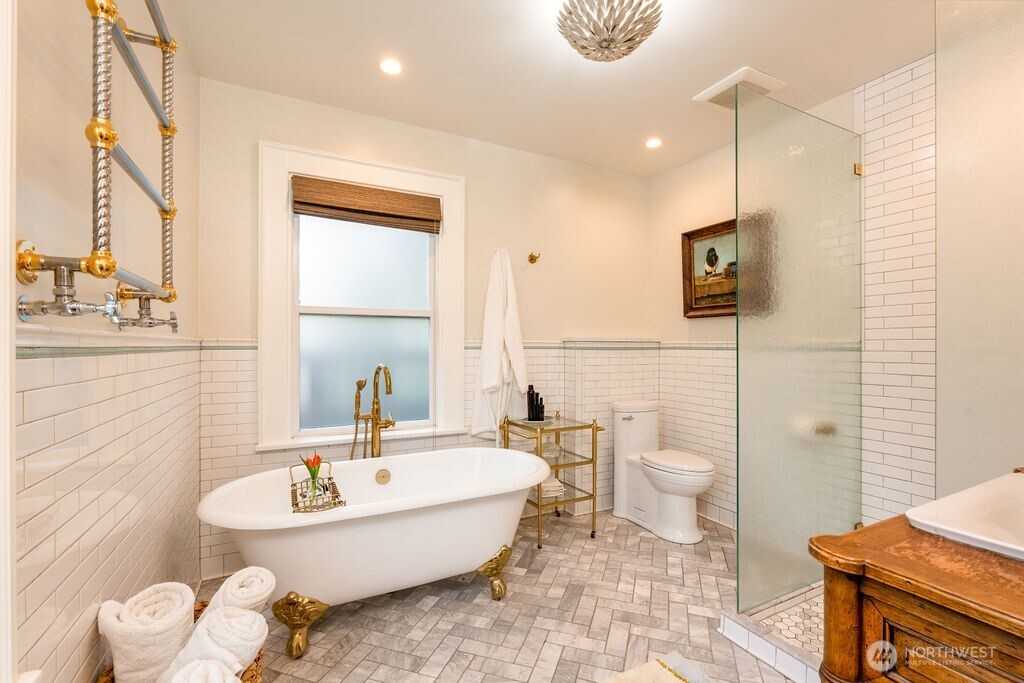 106 Northeast 46th Street Seattle, WA 98105 - Photo 16 of 31