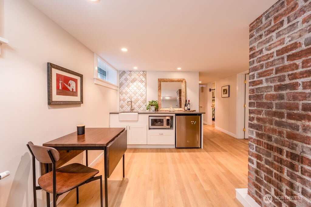 106 Northeast 46th Street Seattle, WA 98105 - Photo 19 of 31