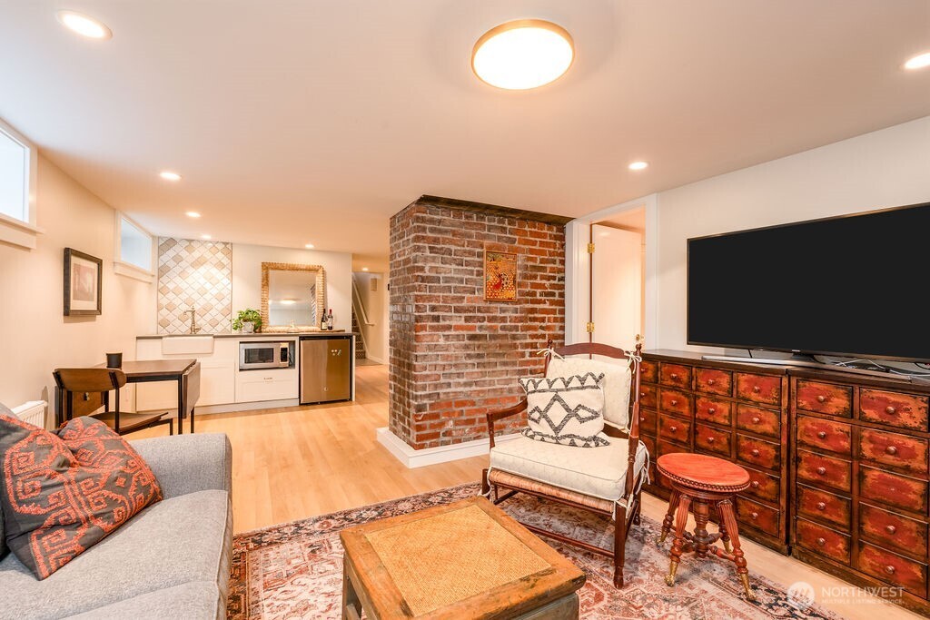 106 Northeast 46th Street Seattle, WA 98105 - Photo 20 of 31