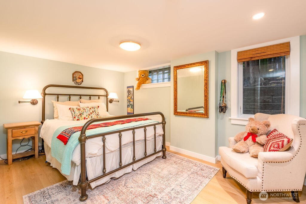 106 Northeast 46th Street Seattle, WA 98105 - Photo 23 of 31