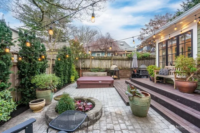 $1,800,000 | 106 Northeast 46th Street, Seattle, WA 98105