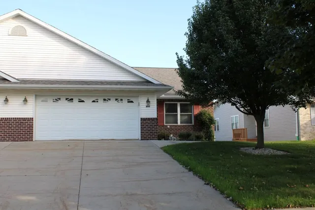 $324,900 | 800 Chief Kewaskum Place, Kewaskum, WI 53040