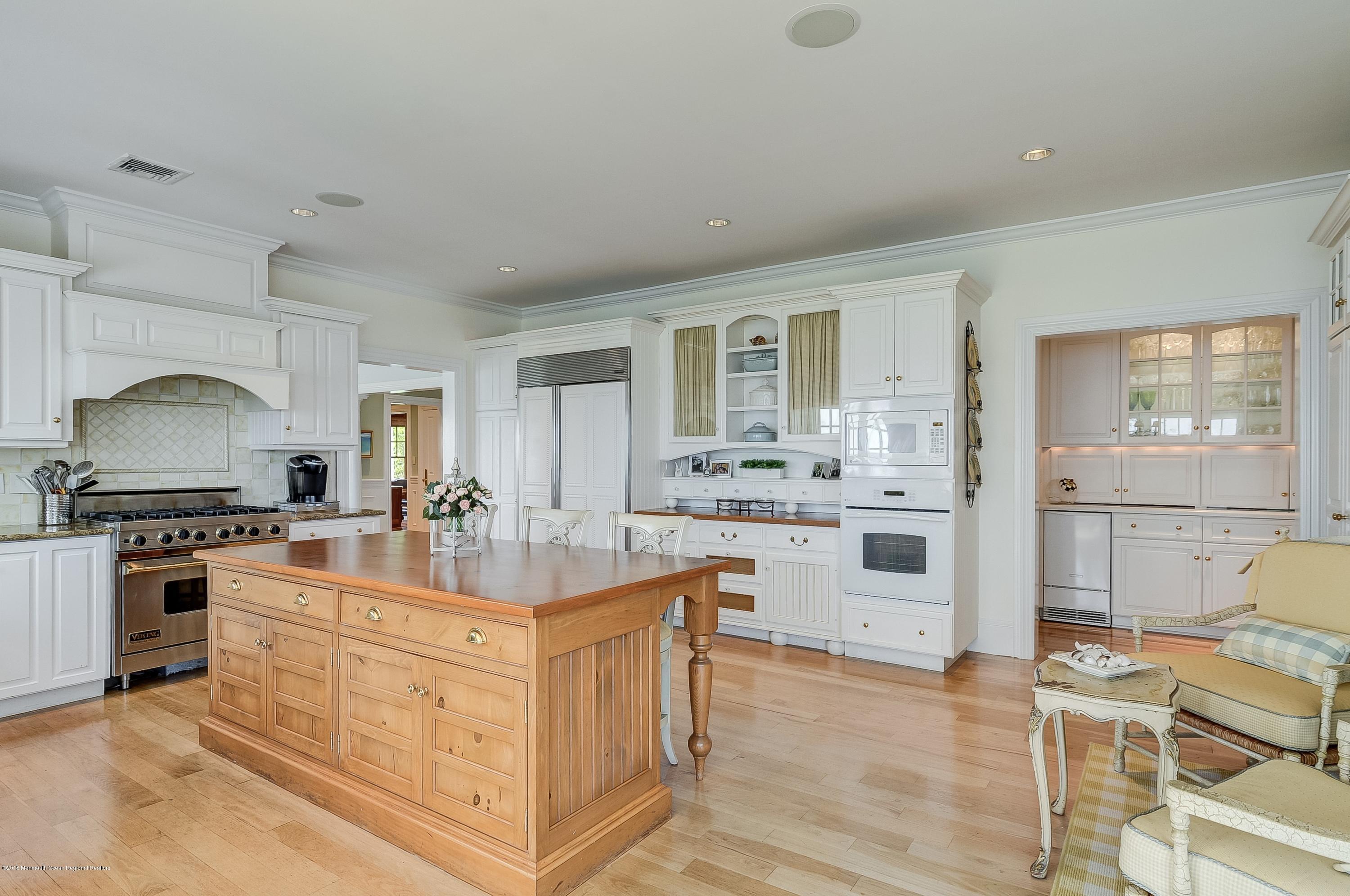 21 Heathcliff Road Rumson, NJ 07760 - Photo 12 of 64 11_Kitchen
