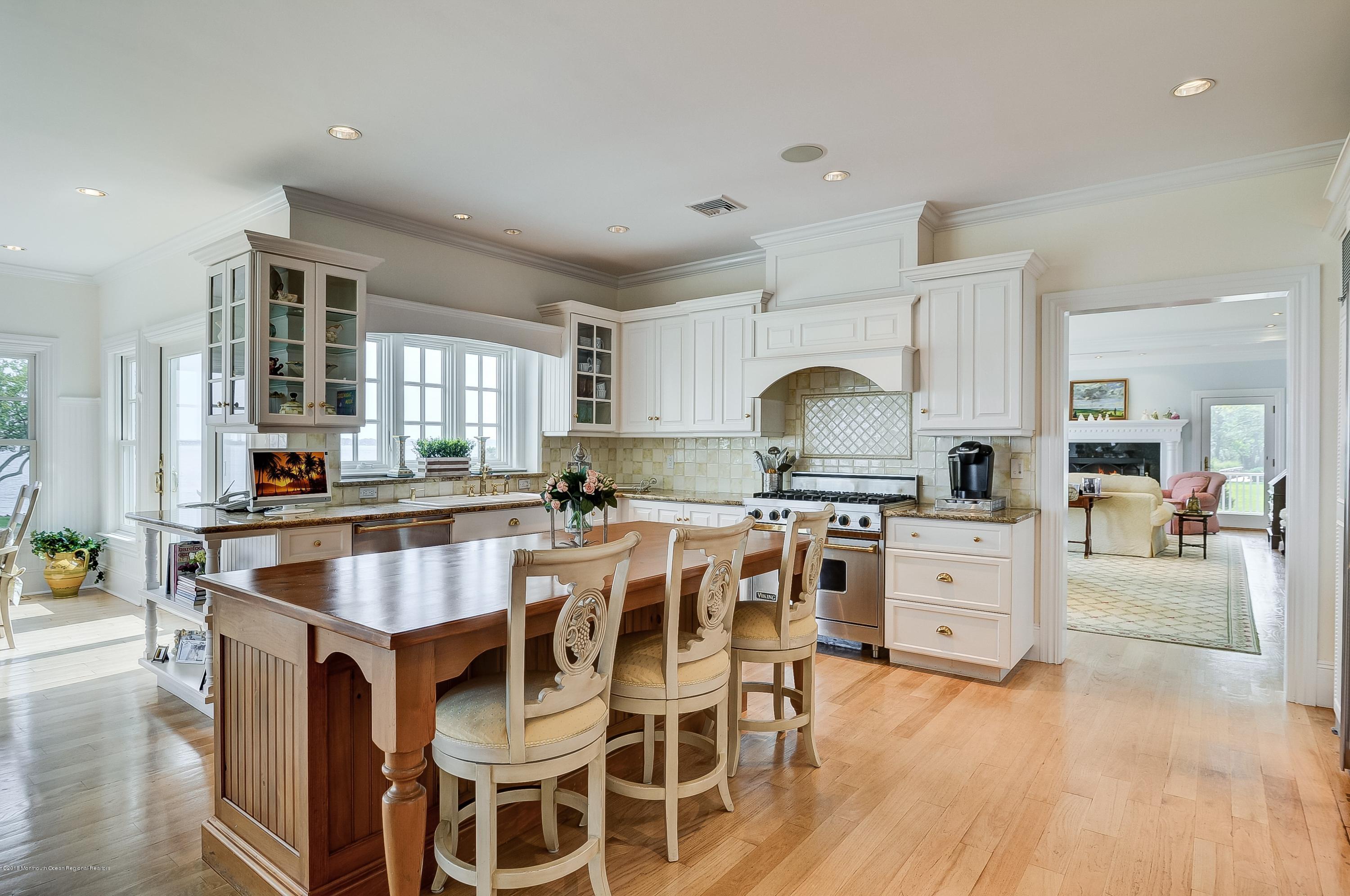 21 Heathcliff Road Rumson, NJ 07760 - Photo 13 of 64 12_Kitchen