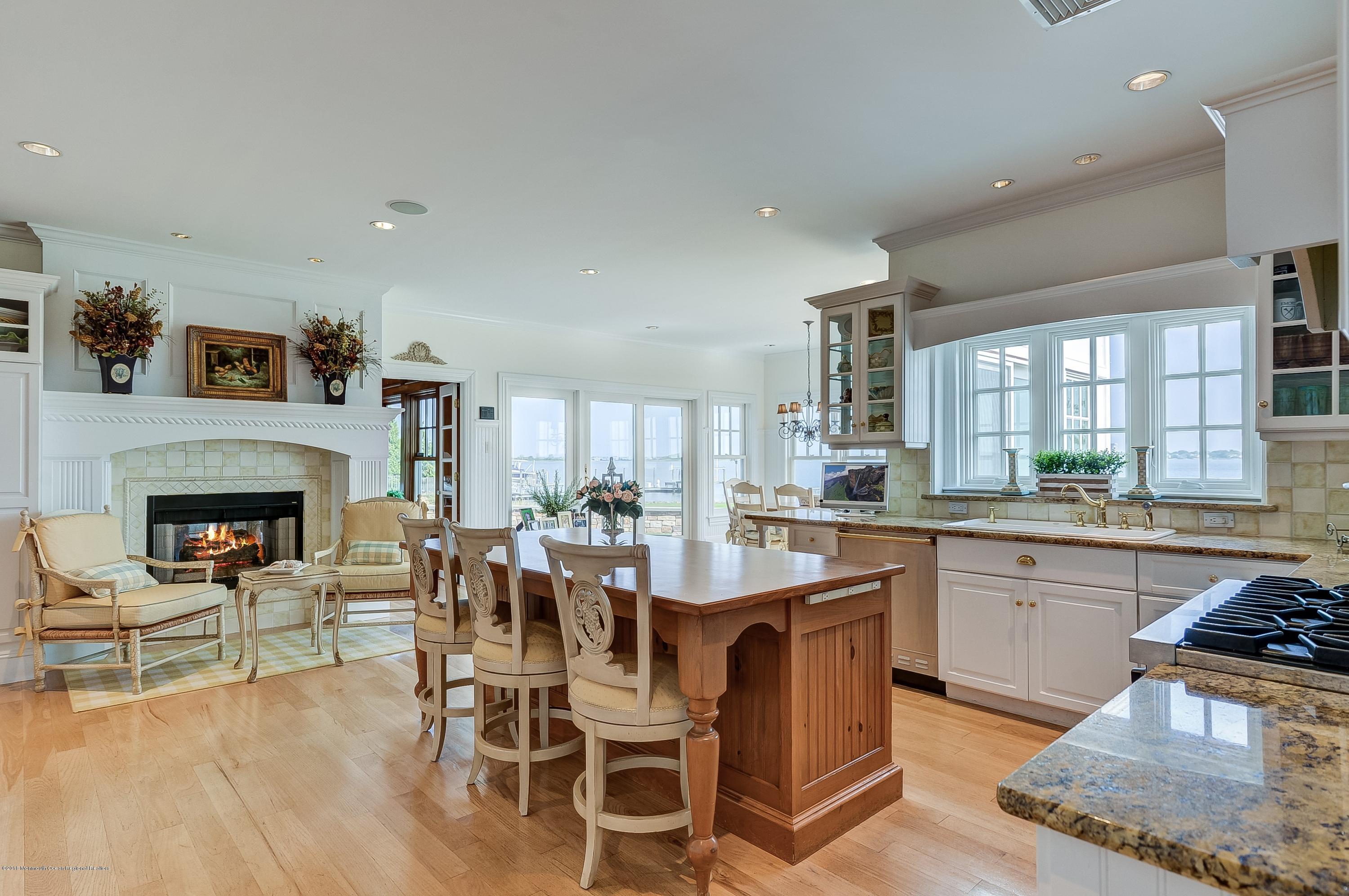 21 Heathcliff Road Rumson, NJ 07760 - Photo 14 of 64 13_Kitchen