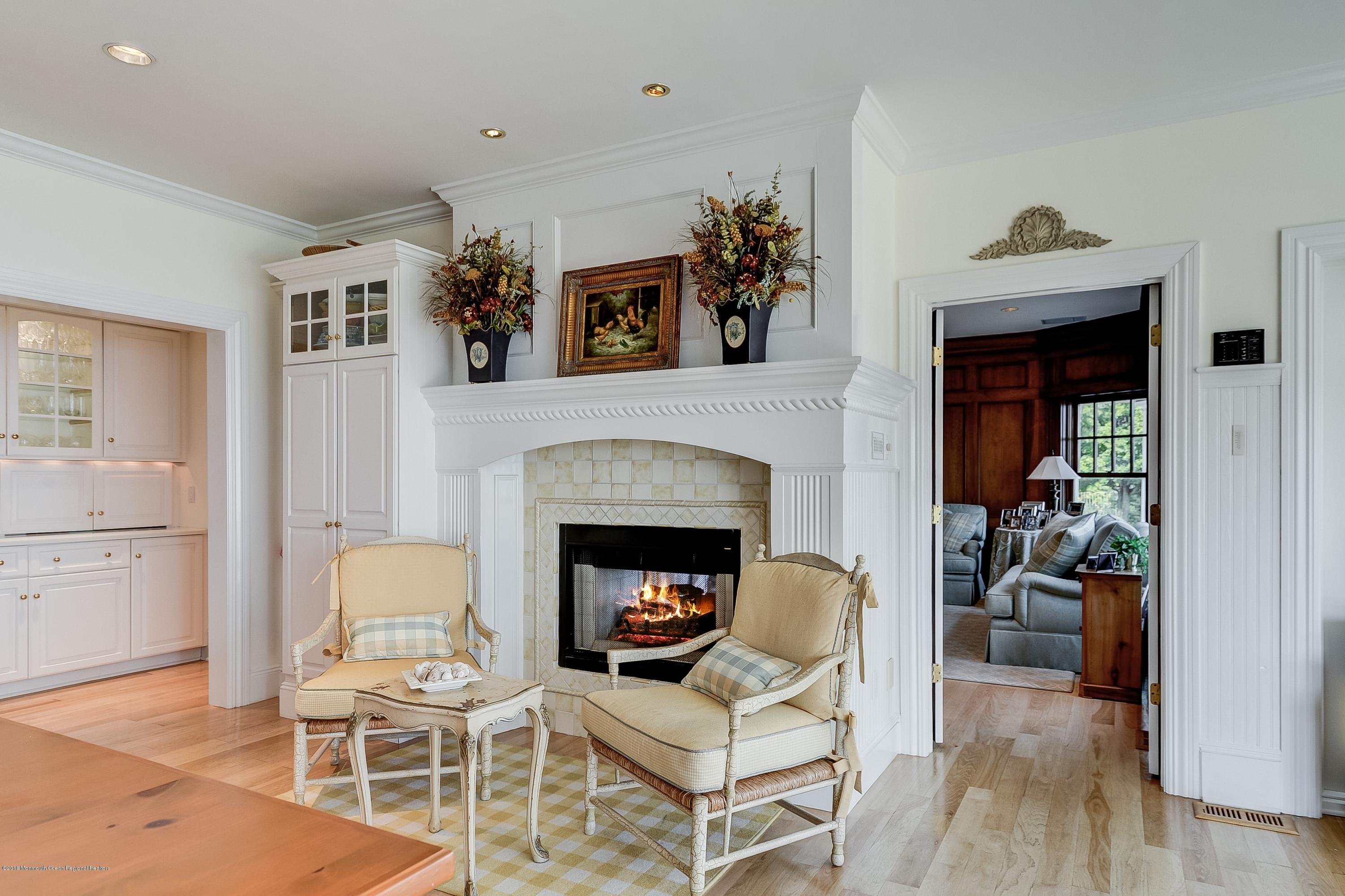 21 Heathcliff Road Rumson, NJ 07760 - Photo 15 of 64 14_Kitchen