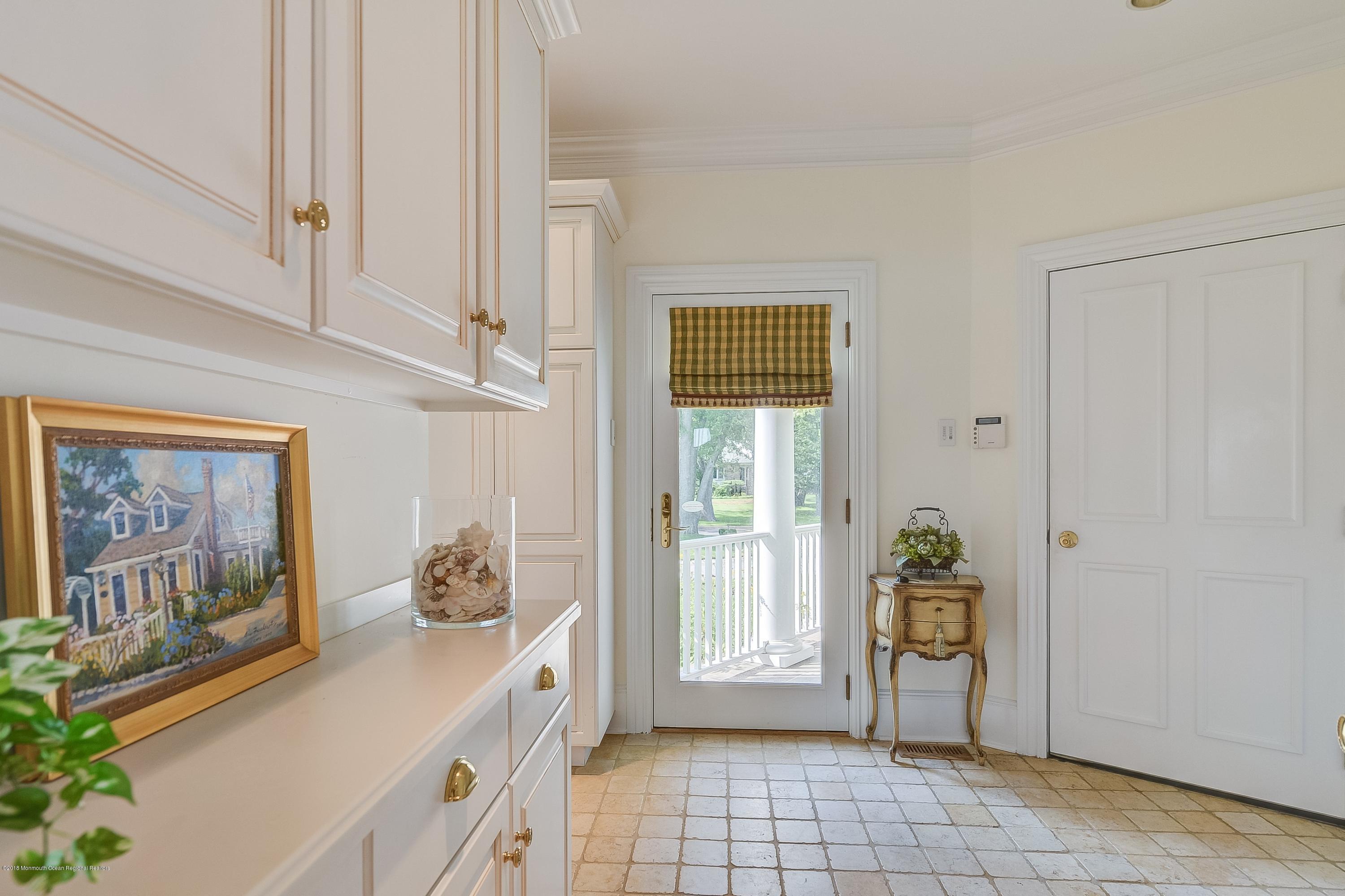 21 Heathcliff Road Rumson, NJ 07760 - Photo 25 of 64 24_Mud room