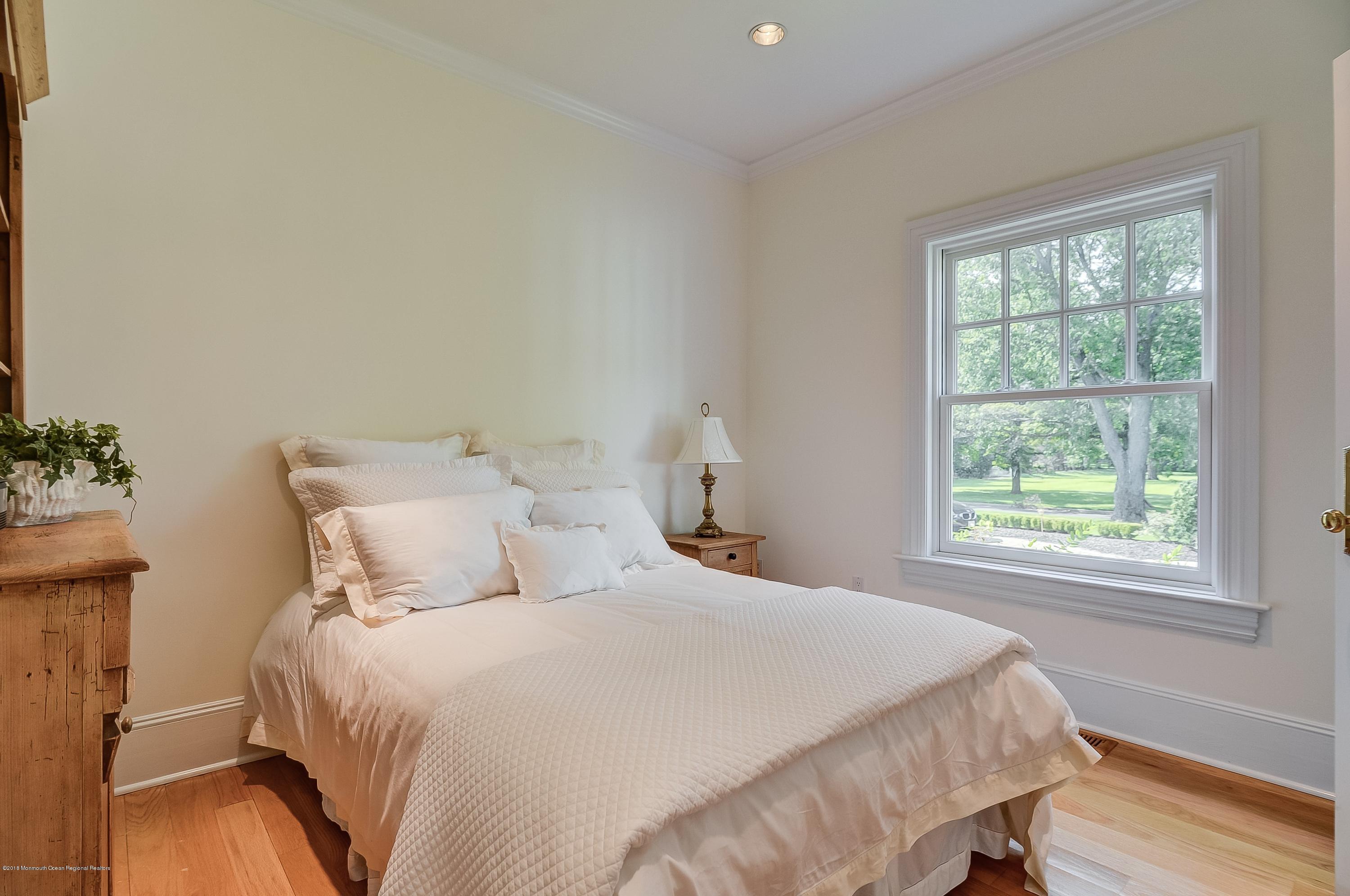 21 Heathcliff Road Rumson, NJ 07760 - Photo 26 of 64 25_au-pair bedroom