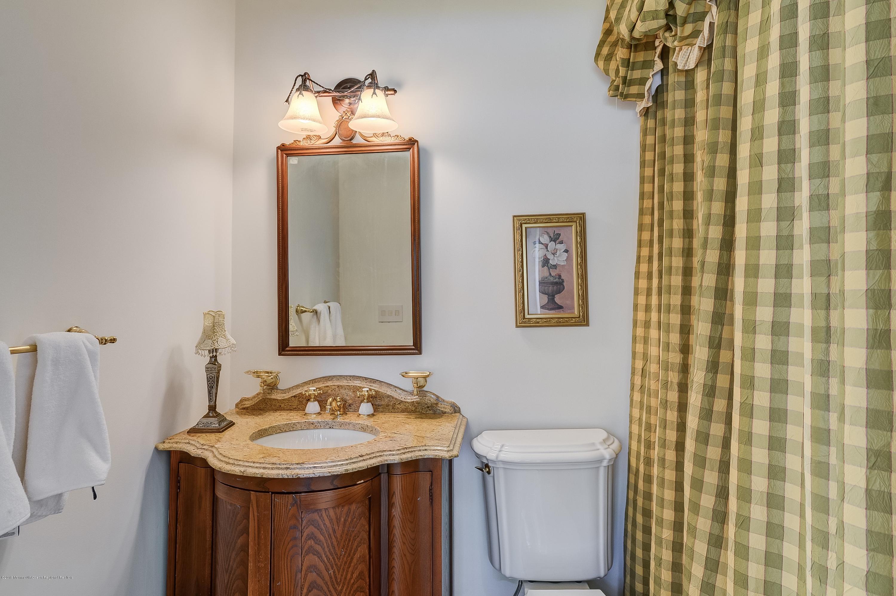 21 Heathcliff Road Rumson, NJ 07760 - Photo 27 of 64 26_au-pair Bath