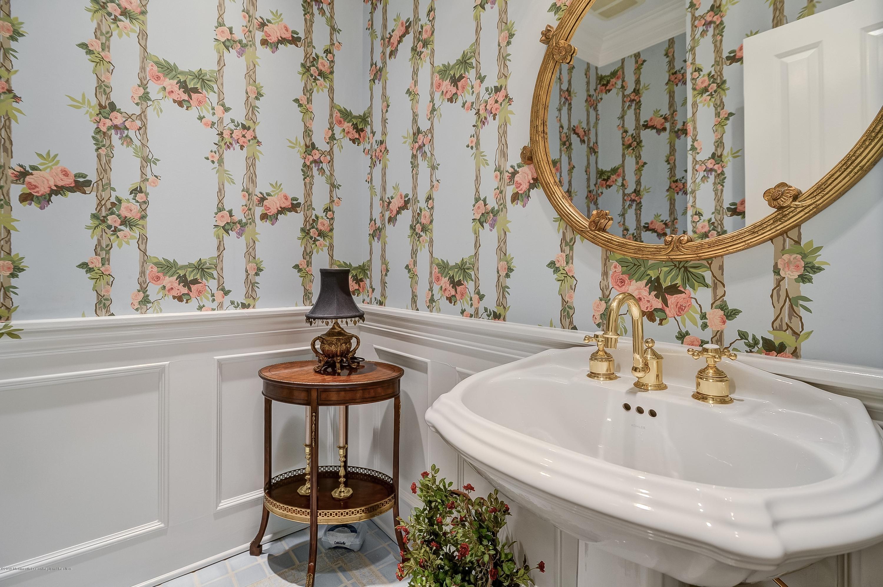 21 Heathcliff Road Rumson, NJ 07760 - Photo 28 of 64 27_Powder Room