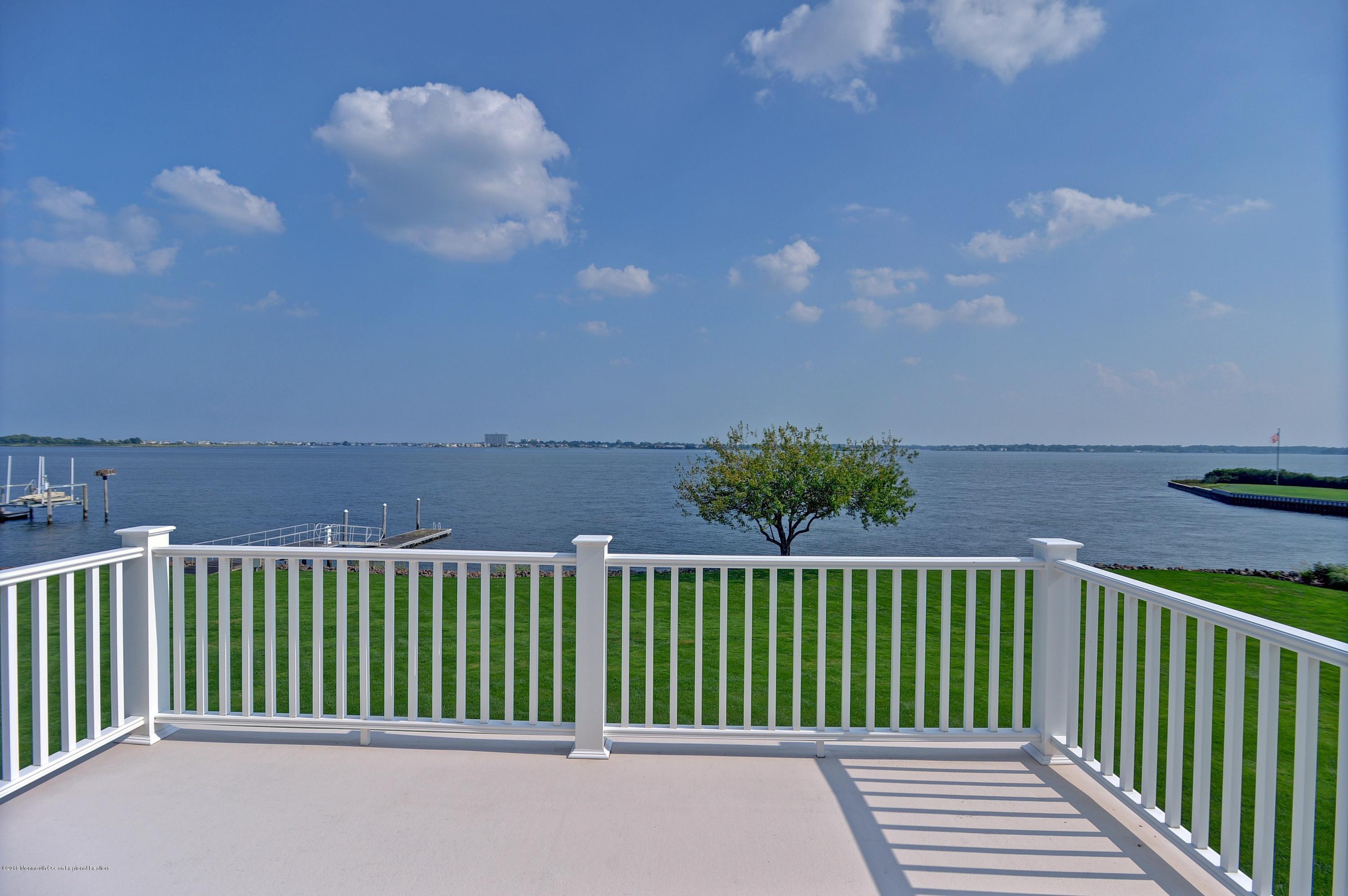 21 Heathcliff Road Rumson, NJ 07760 - Photo 33 of 64 32_Master Balcony