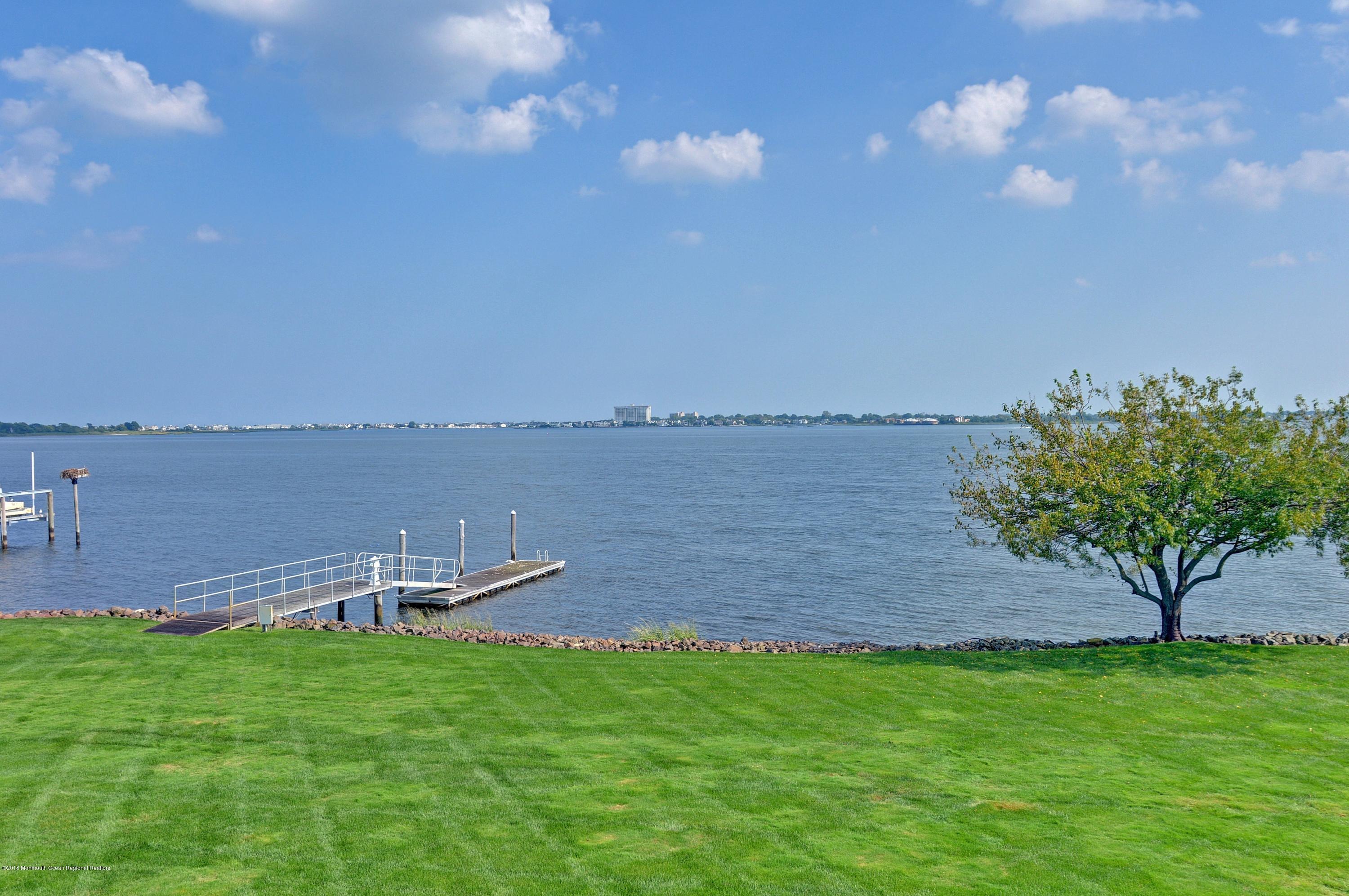21 Heathcliff Road Rumson, NJ 07760 - Photo 34 of 64 33_BalconyView