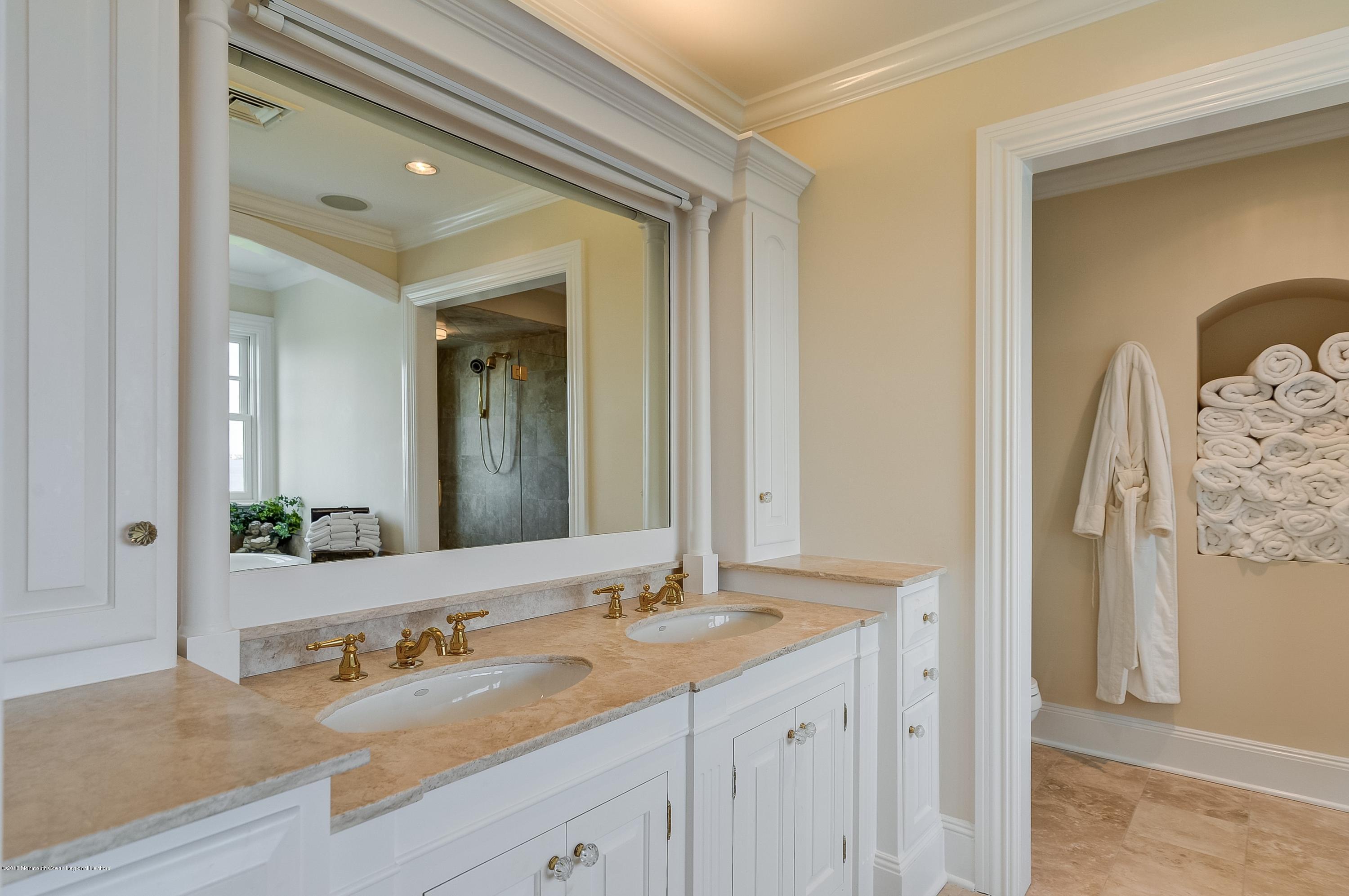 21 Heathcliff Road Rumson, NJ 07760 - Photo 35 of 64 34_Master Bathroom