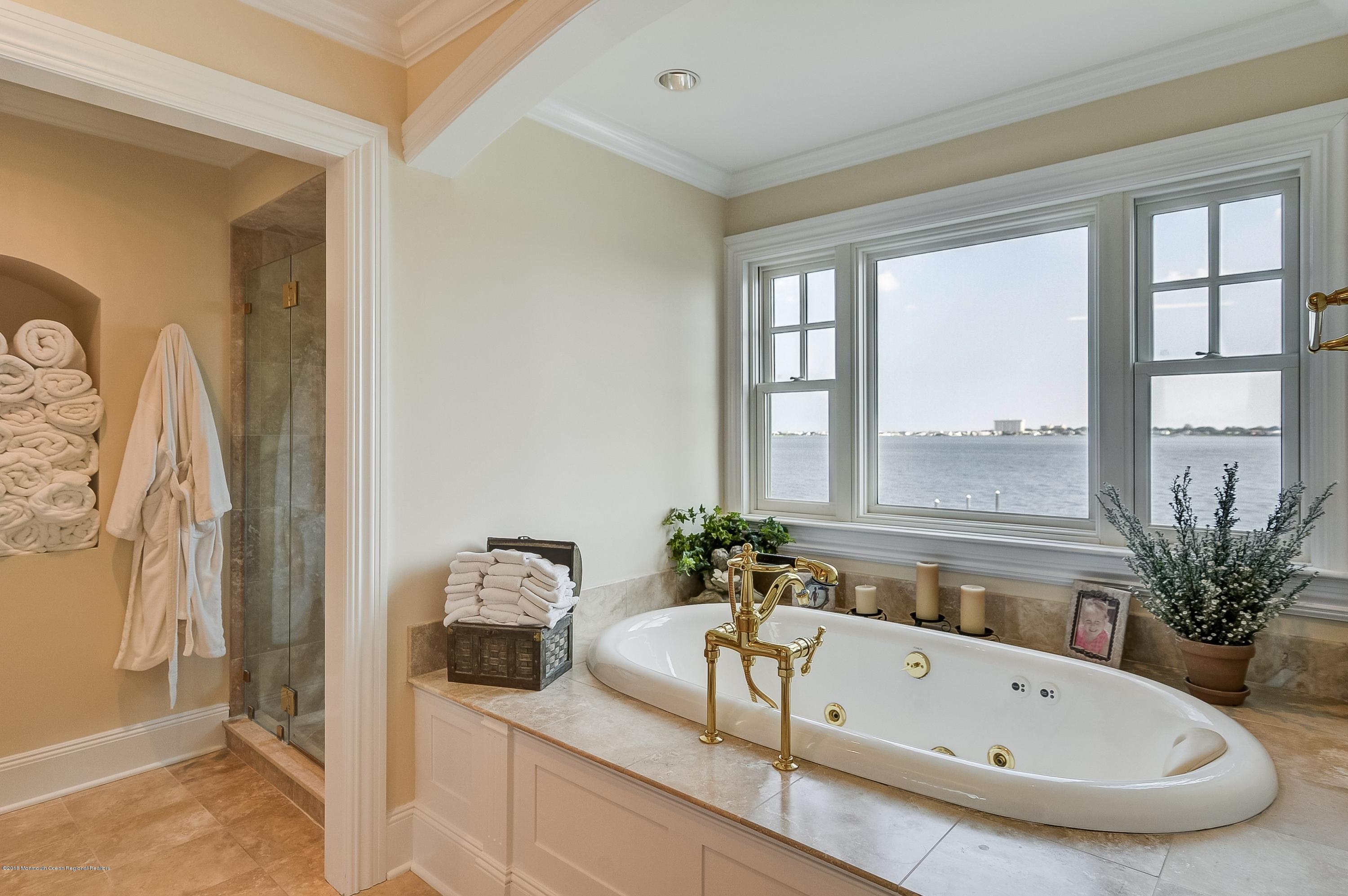 21 Heathcliff Road Rumson, NJ 07760 - Photo 36 of 64 35_Master Bathroom