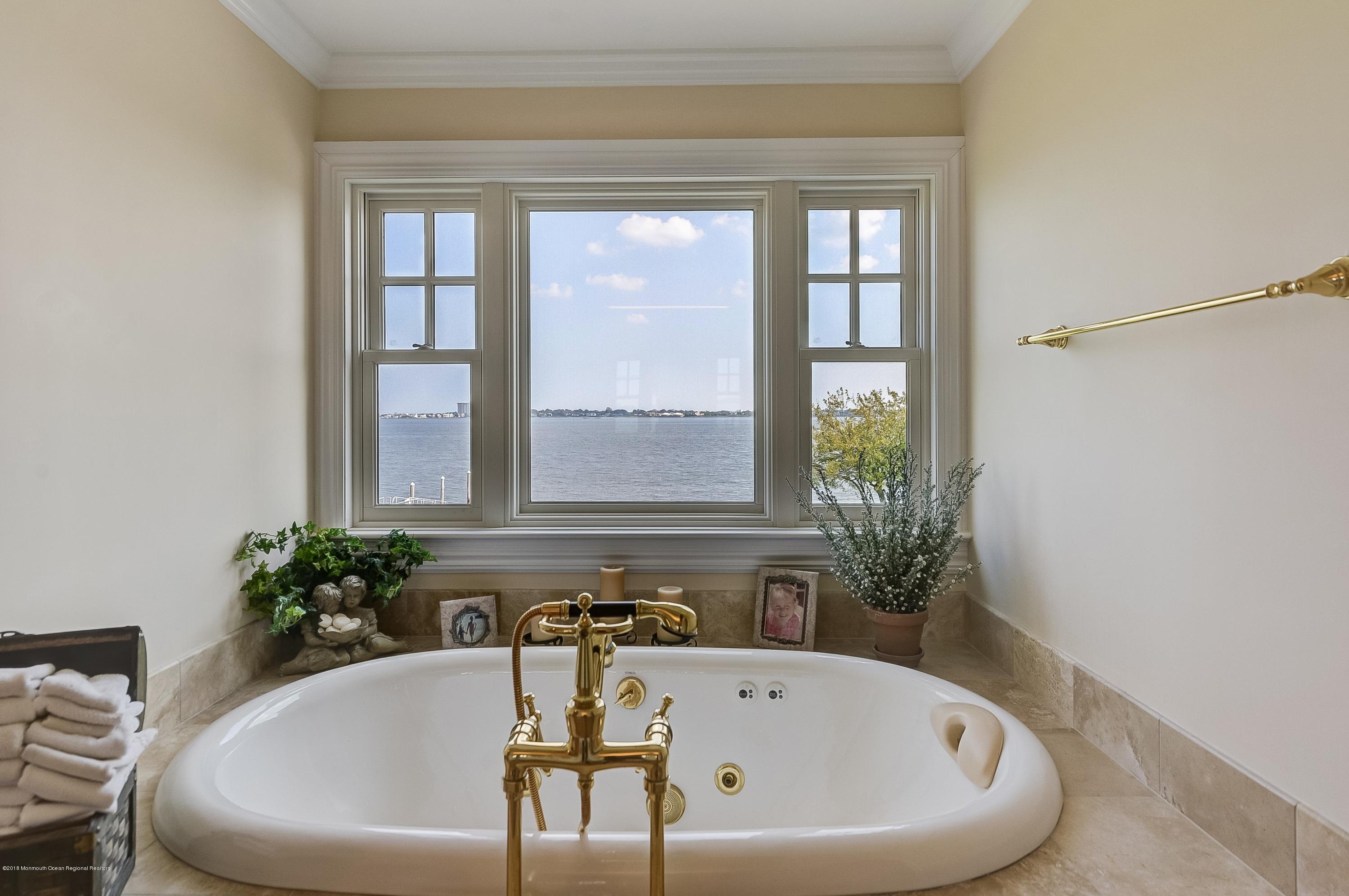 21 Heathcliff Road Rumson, NJ 07760 - Photo 37 of 64 36_Master Bathroom