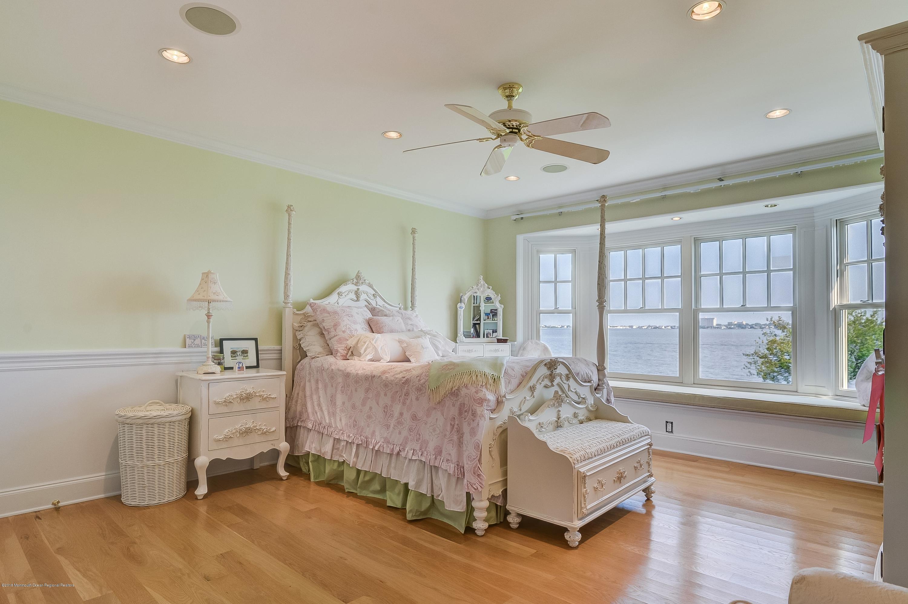 21 Heathcliff Road Rumson, NJ 07760 - Photo 41 of 64 40__Children's Suite Bedroom 2