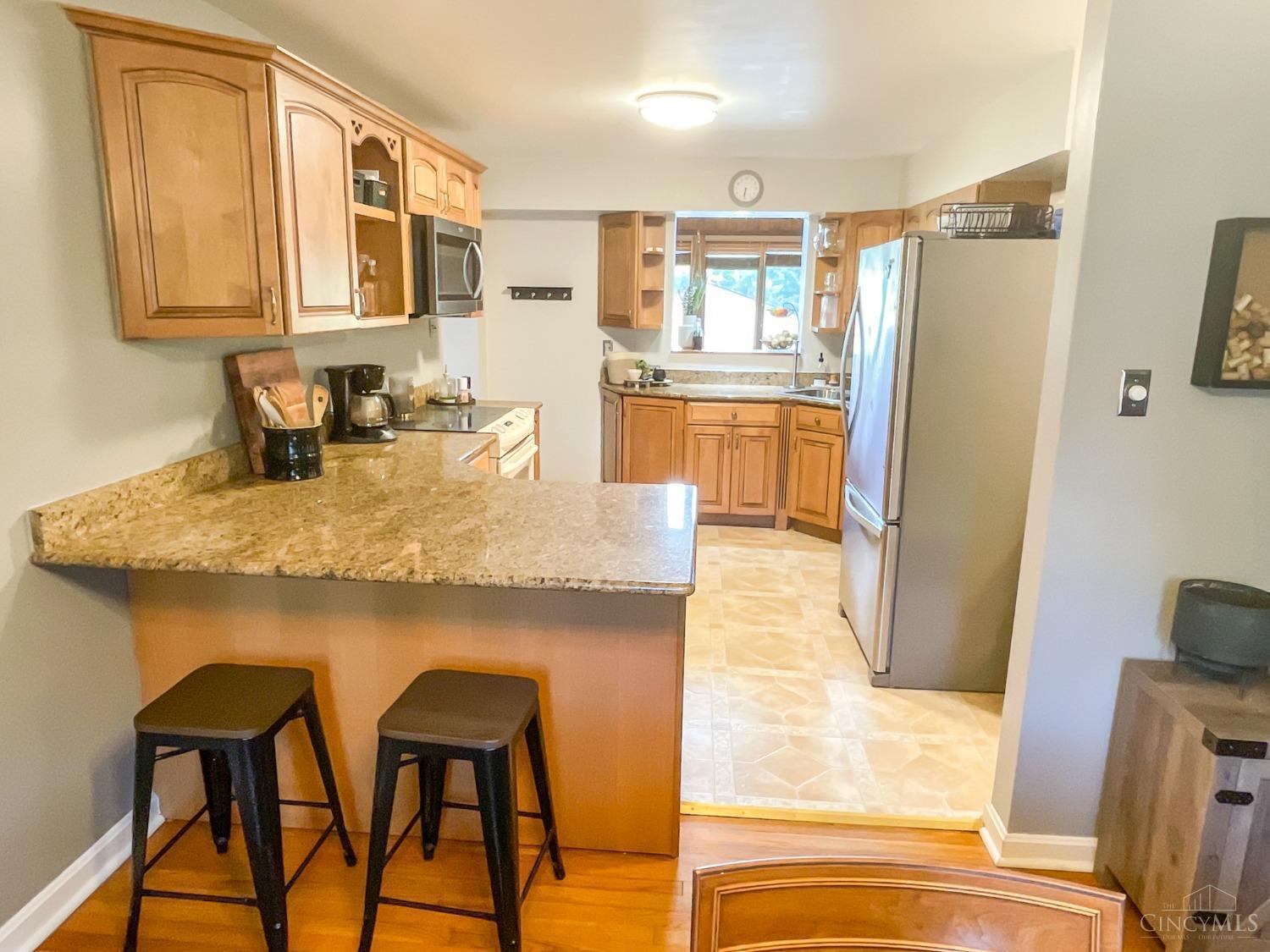3879 Boomer Road Cincinnati, OH 45247 - Photo 5 of 27
