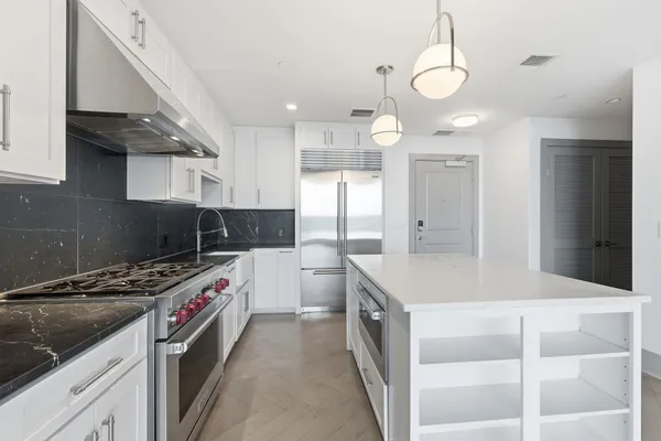 $5,800 | 1616 West End Avenue, Unit 3006, Nashville, TN 37203