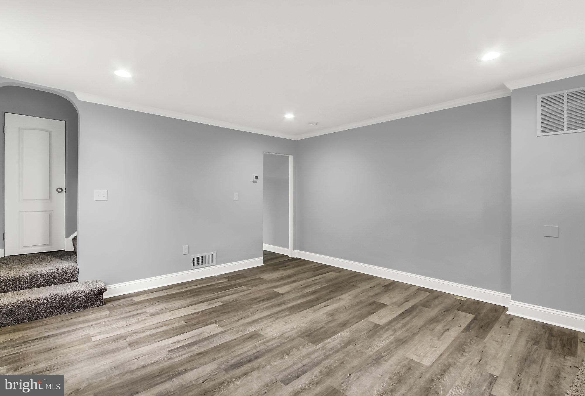 8615 Pleasant Plains Road Baltimore, MD 21286 - Photo 10 of 27 Living Room
