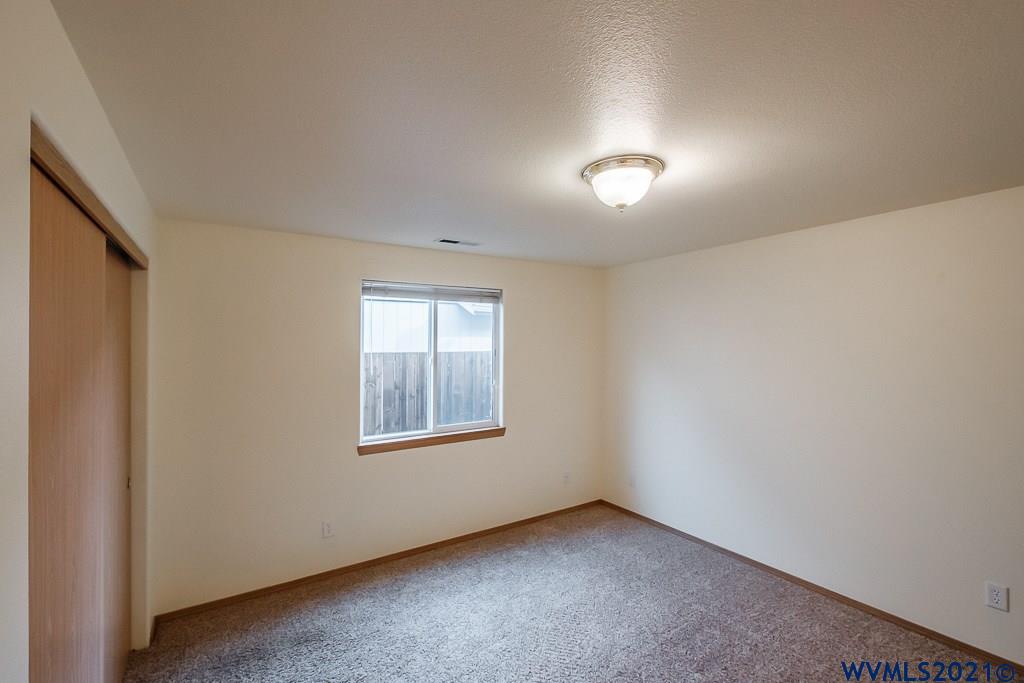 1021 B Loop Lebanon, OR 97355 - Photo 26 of 36